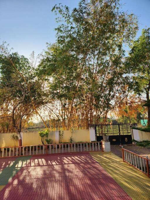 Farmhouse Close To Nature - Kesari Farm Гандинагар Экстерьер фото
