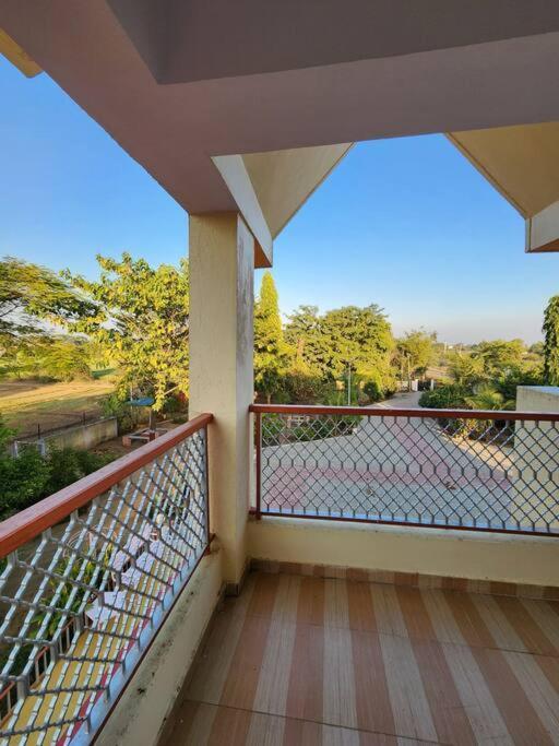 Farmhouse Close To Nature - Kesari Farm Гандинагар Экстерьер фото